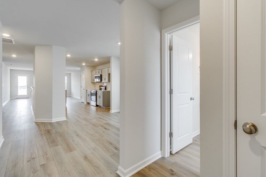 Spacious, unfurnished interior of a new home in Winston Point, Gilbert (Image 14).
