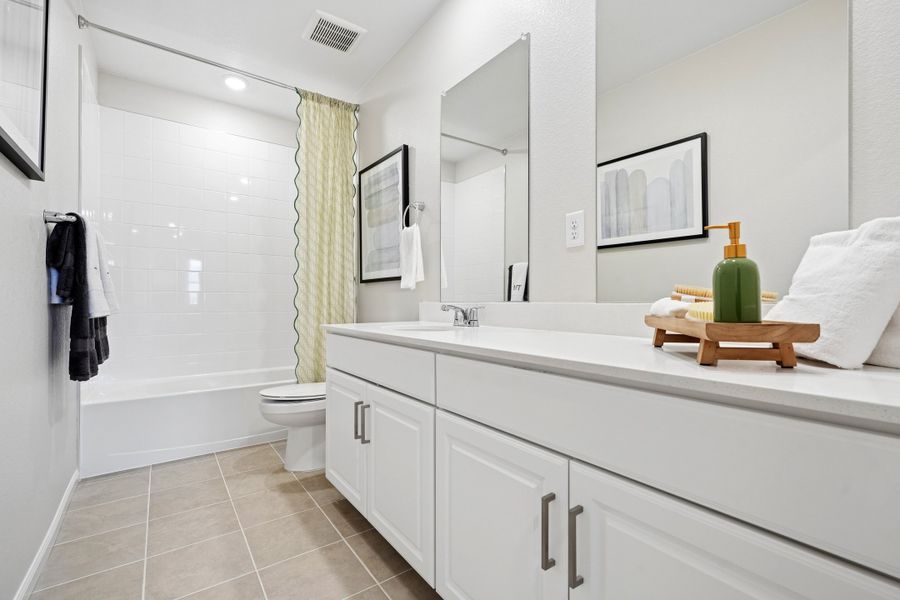 Representative furnished interior of a home built from the Summit by Taylor Morrison in Lake Bluff, Greeley (Image 31).