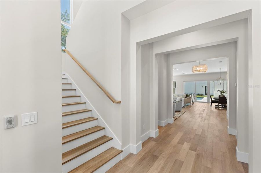 Spacious, unfurnished interior of a new home in , St. Petersburg (Image 27).