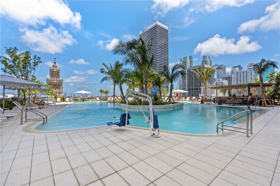 Community amenities in , Miami (Image 37).