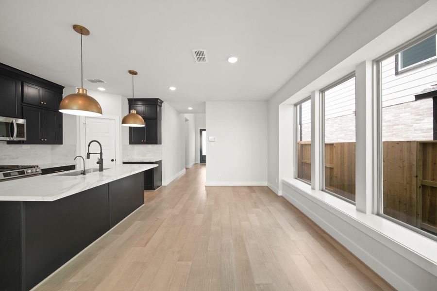 Furnished interior view inside a new home in Meridiana 40', 65', Iowa Colony (Image 4). Furnished interior view inside a new home in Meridiana 40', 65', Iowa Colony (Image 4).