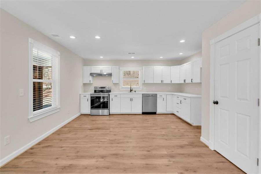 Spacious, unfurnished interior of a new home in , Temple (Image 14).