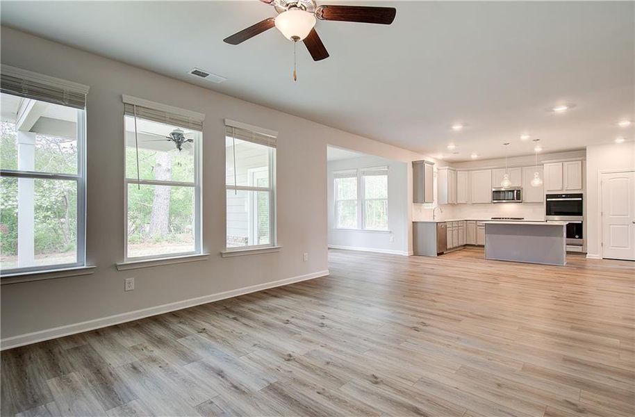 Spacious, unfurnished interior of a new home in Cooper Park, McDonough (Image 11).