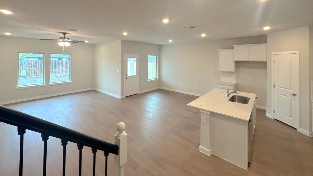 Spacious, unfurnished interior of a new home in London Towne, Corpus Christi (Image 7).