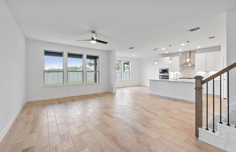 Spacious, unfurnished interior of a new home in Wolf Ranch, Georgetown (Image 24).