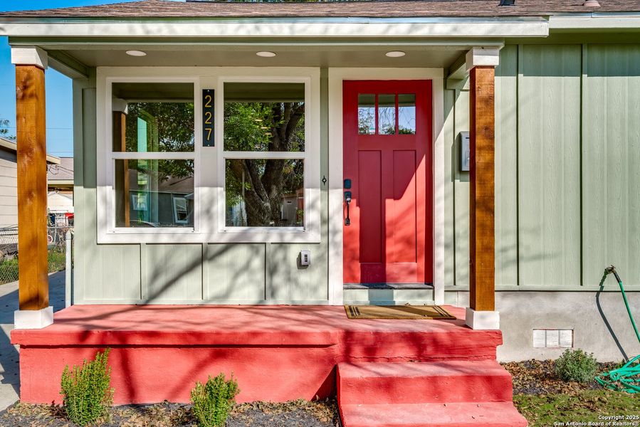Exterior details and patio area of a home in , San Antonio (Image 20).
