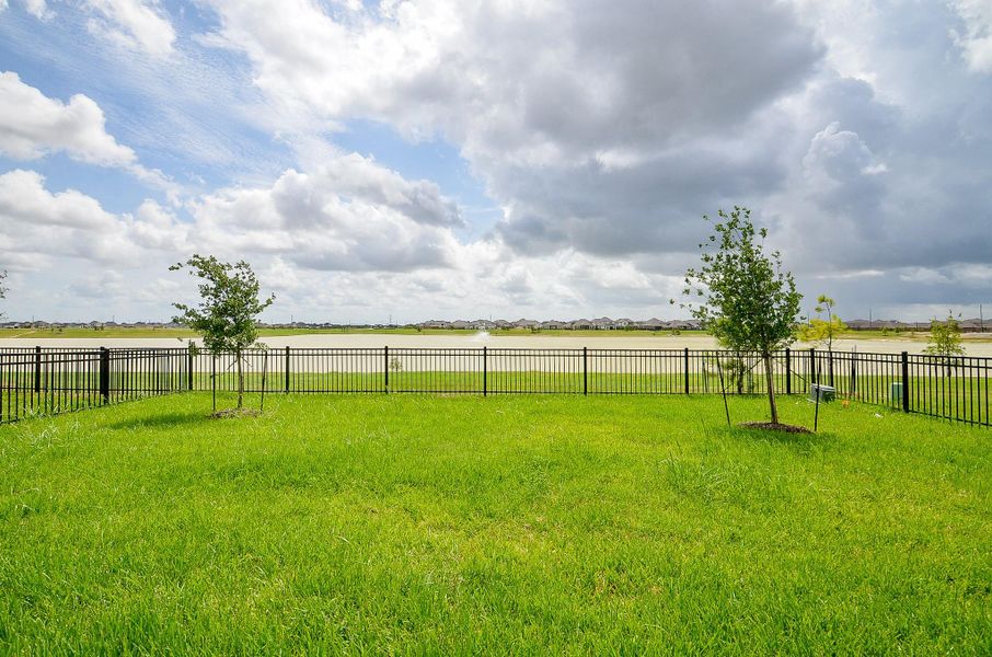 Community amenities in Sunterra, Katy (Image 30).