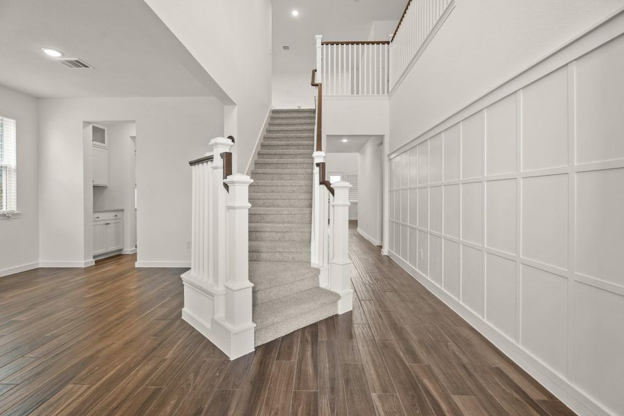 Gorgeous foyer (*Photo not of actual home and used for illustration purposes only.)