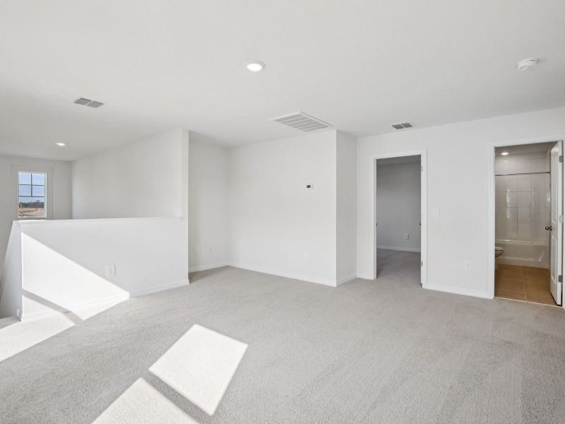 Spacious, unfurnished interior of a new home in Oakfield Trails - Premier Series, Parrish (Image 17).