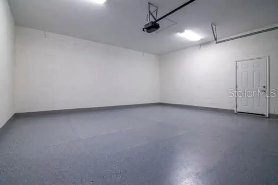 Spacious, unfurnished interior of a new home in , Tampa (Image 17).