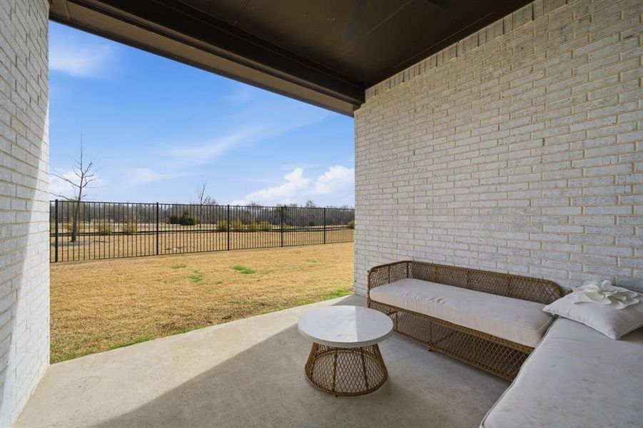 Exterior details and patio area of a home in Gideon Grove, Rockwall (Image 28).