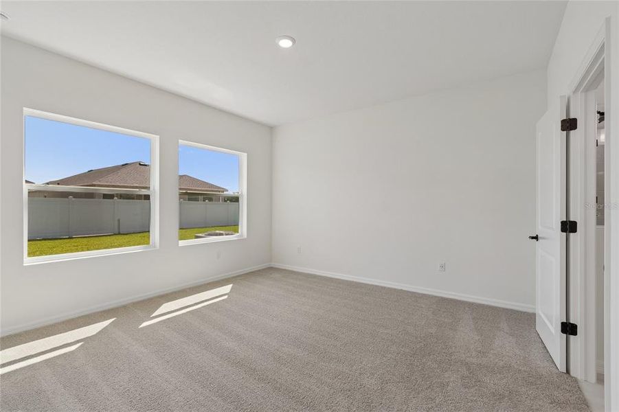 Spacious, unfurnished interior of a new home in Eastlyn, Bradenton (Image 12).