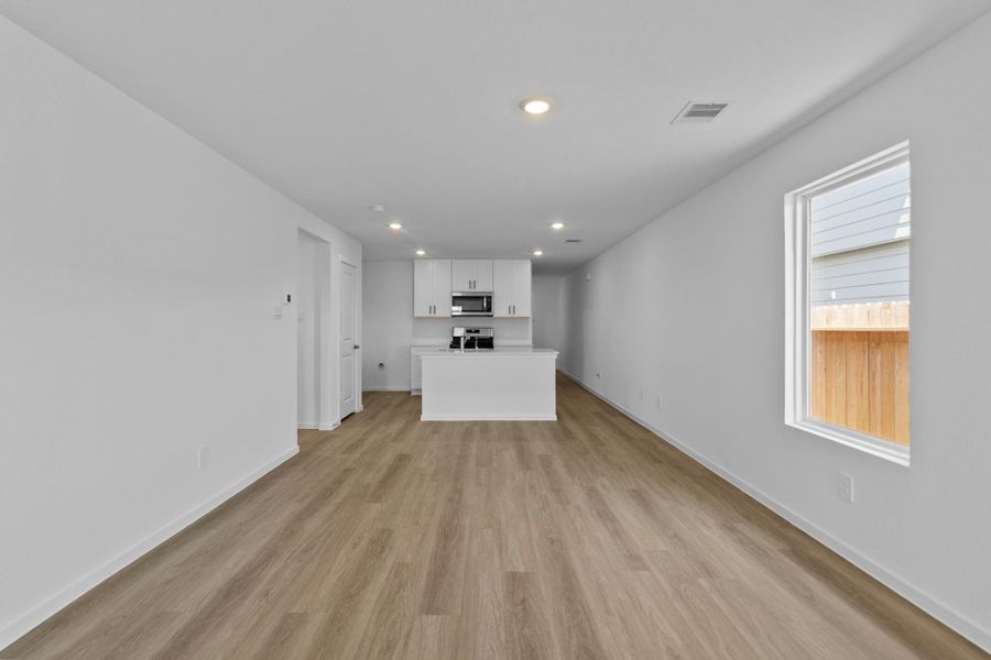 Spacious, unfurnished interior of a new home in Sunset Valley, Hockley (Image 10).
