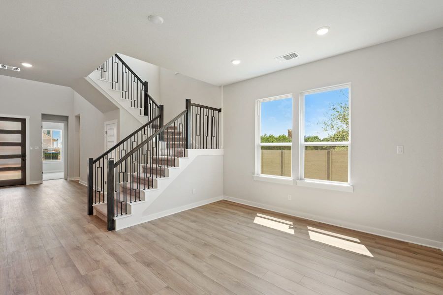 Spacious, unfurnished interior of a new home in Wolf Ranch, Georgetown (Image 21).
