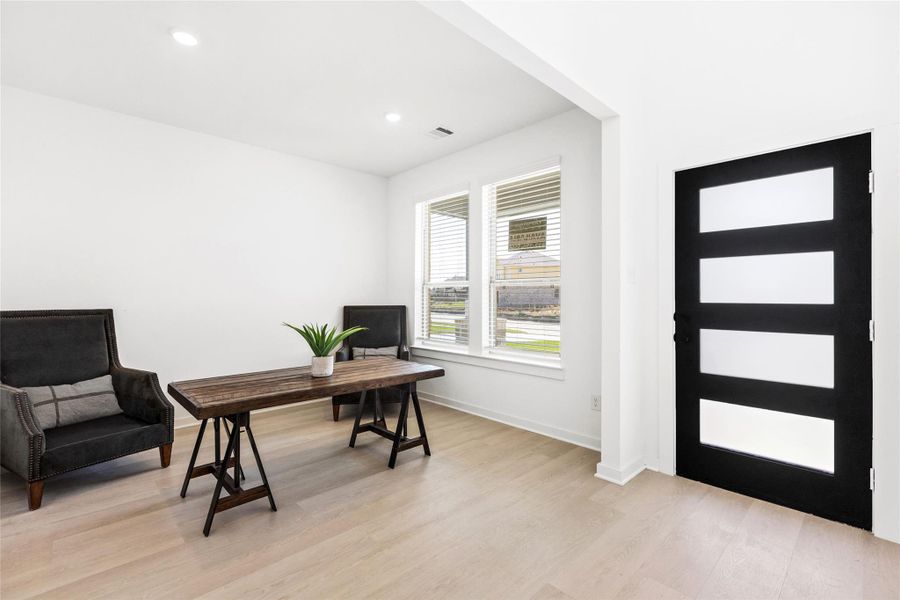 Furnished interior view inside a new home in Kendall Lakes, Alvin (Image 9).