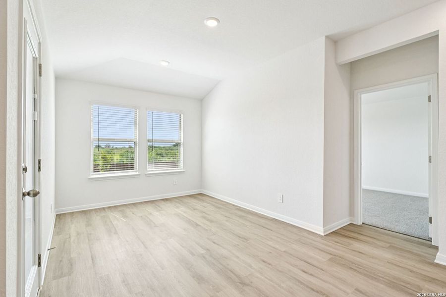 Spacious, unfurnished interior of a new home in Catalina, Converse (Image 17).