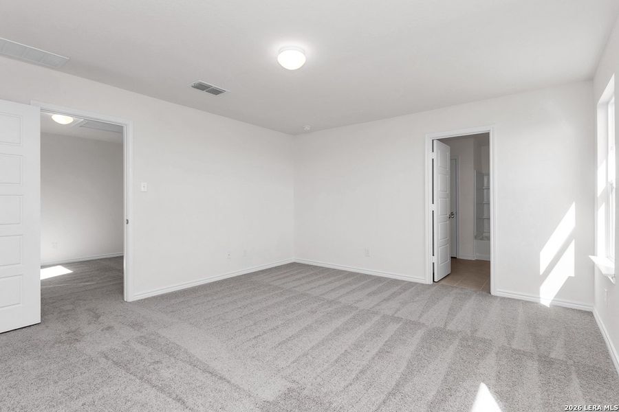 Spacious, unfurnished interior of a new home in The Granary - Heritage Collection, San Antonio (Image 14).