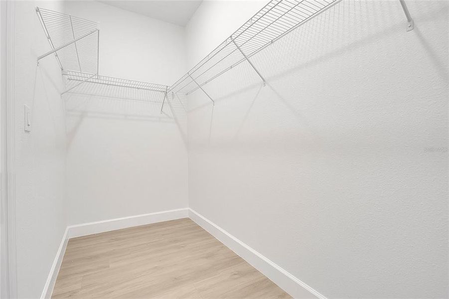 Spacious, unfurnished interior of a new home in , Ocala (Image 31).