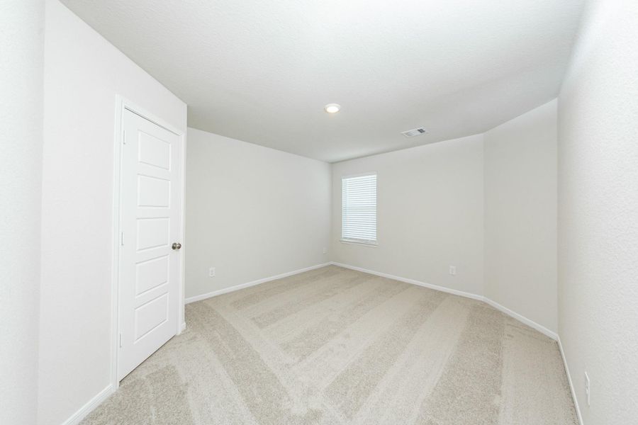 Spacious, unfurnished interior of a new home in River's Edge, Conroe (Image 24).