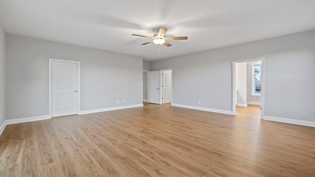 Spacious, unfurnished interior of a new home in Shadowood II, Seneca (Image 30).