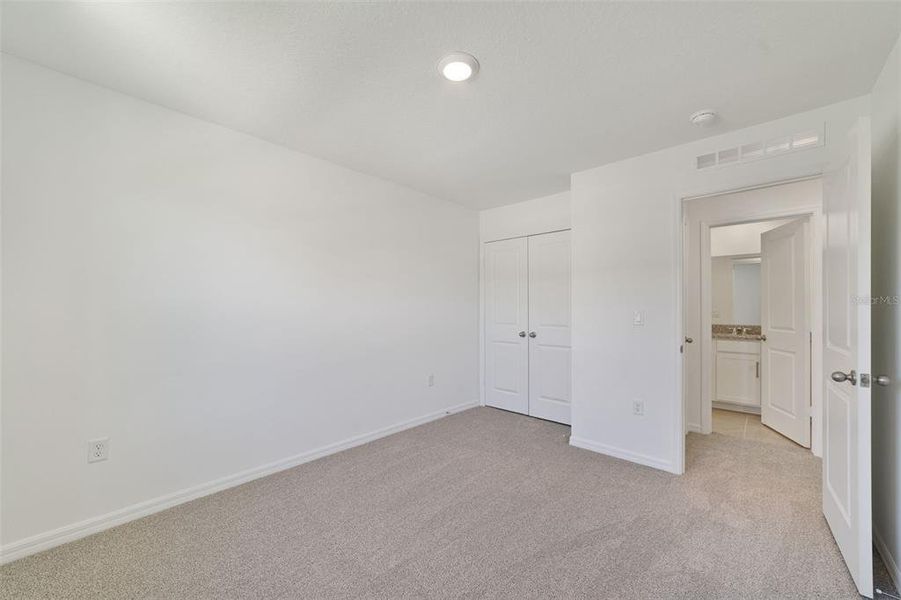 Spacious, unfurnished interior of a new home in Aulin Square, Oviedo (Image 19). Spacious, unfurnished interior of a new home in Aulin Square, Oviedo (Image 19).