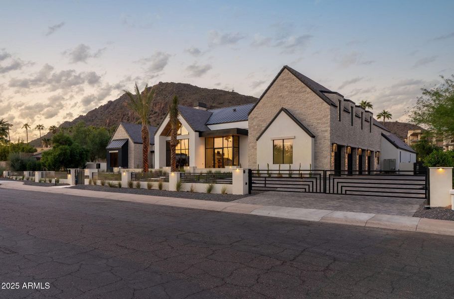 3-web-or-mls-6230-e-hillcrest-blvd 3-web-or-mls-6230-e-hillcrest-blvd