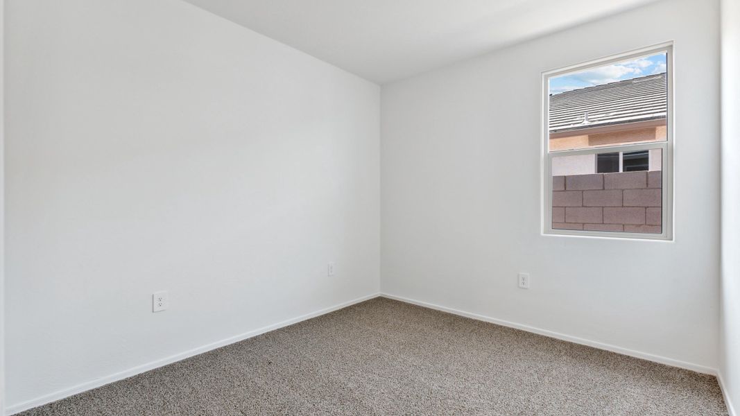 Spacious, unfurnished interior of a new home in Sorrento, Maricopa (Image 17).