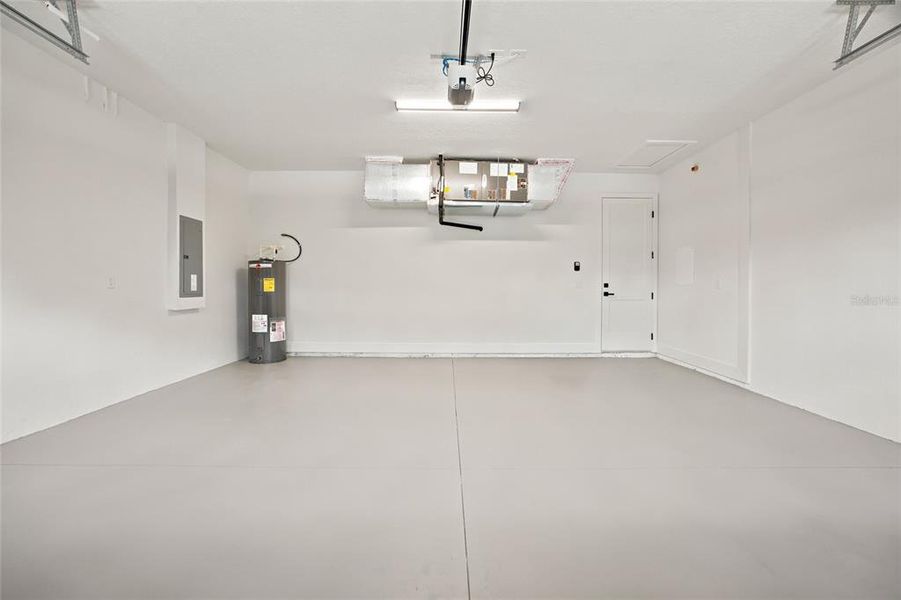 Spacious, unfurnished interior of a new home in , Dunnellon (Image 22).