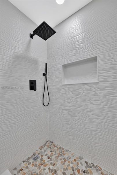 Close-up of interior finishes inside a home in , Miami Gardens (Image 20).