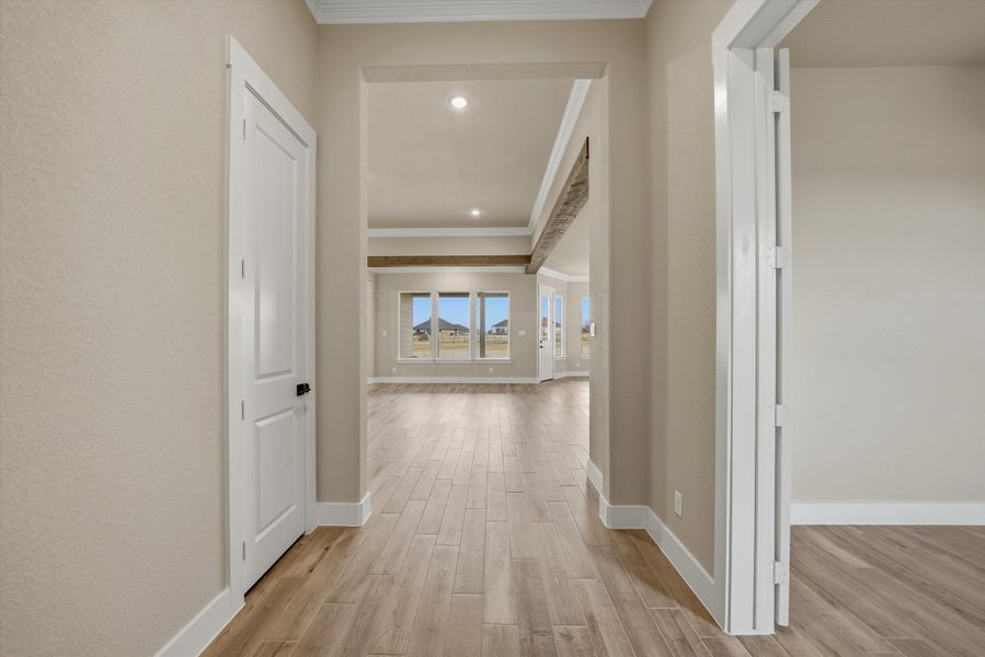 Spacious, unfurnished interior of a new home in Eagle Ridge Estates, Weatherford (Image 14).