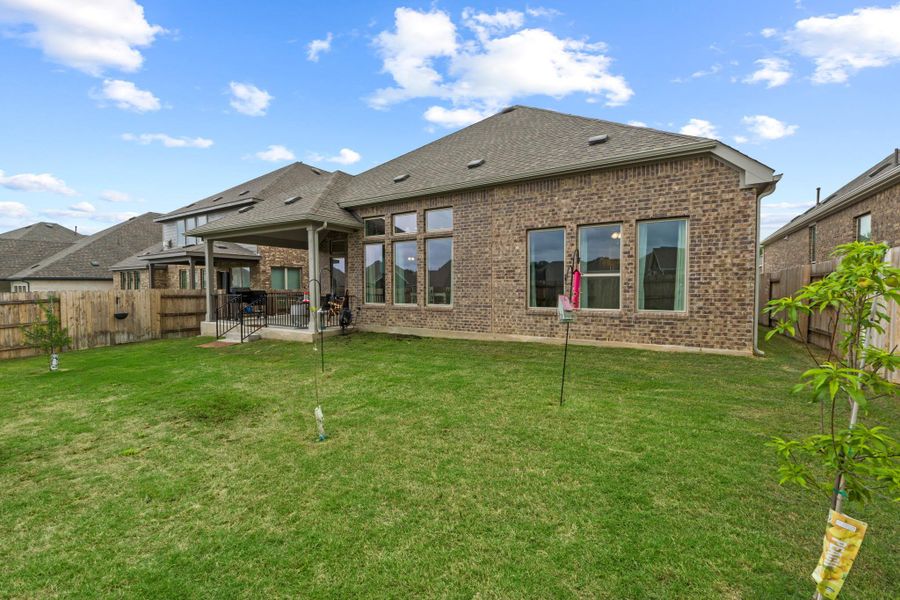 The expansive backyard is a blank canvas for your outdoor vision.