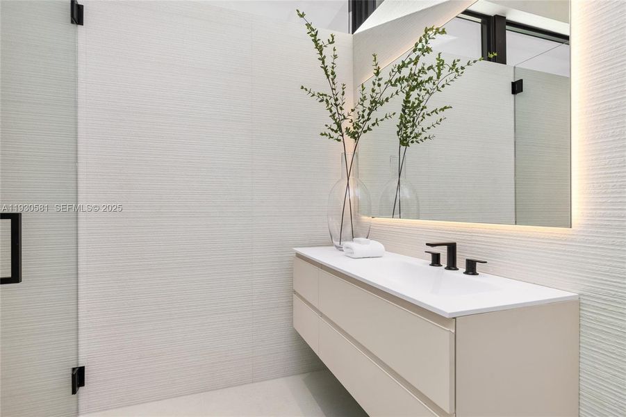 Close-up of interior finishes inside a home in , Fort Lauderdale (Image 21).