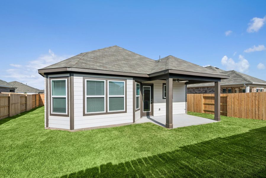 Exterior details and patio area of a home in Miller's Pond, Rosenberg (Image 3).