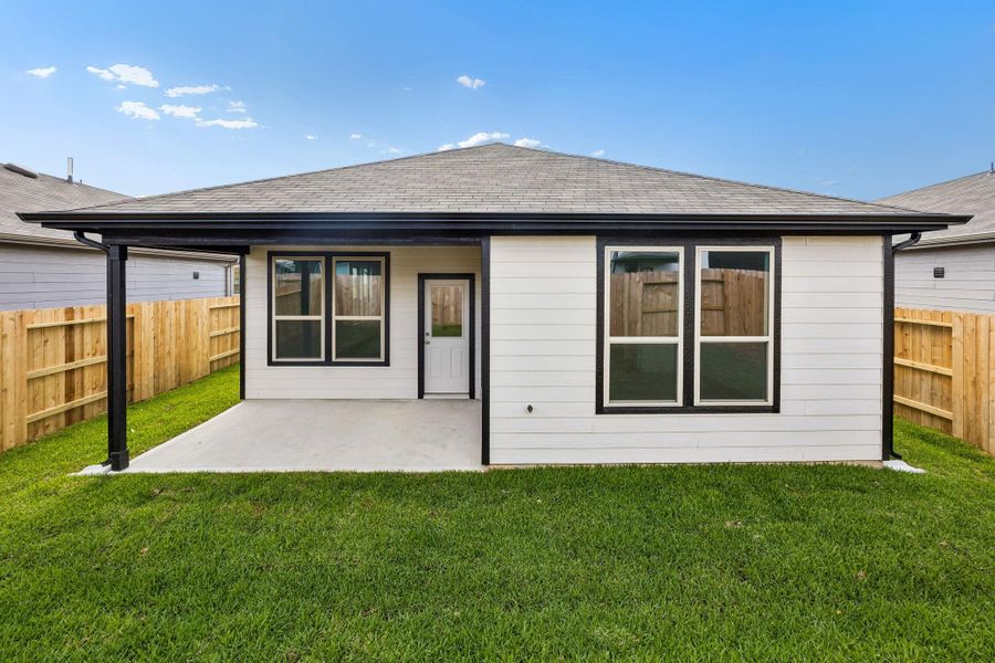 Exterior details and patio area of a home in Mavera, Conroe (Image 3).