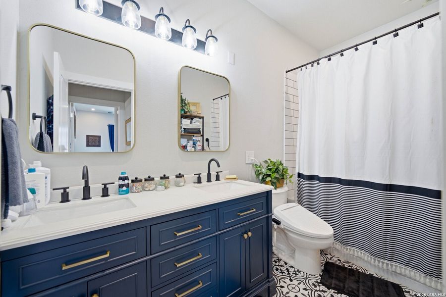 Furnished interior view inside a new home in , Runge (Image 23).