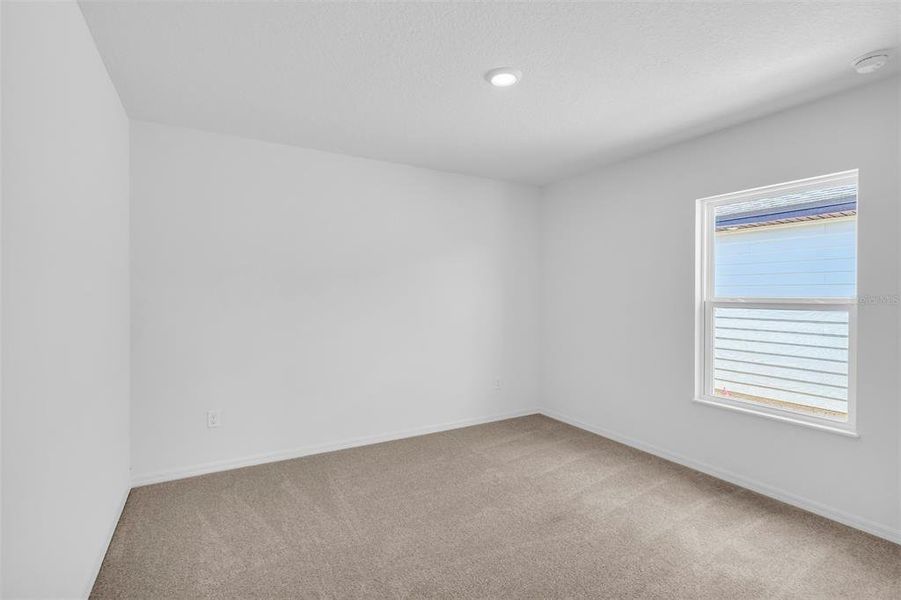Spacious, unfurnished interior of a new home in Marion Oaks, Ocala (Image 15).