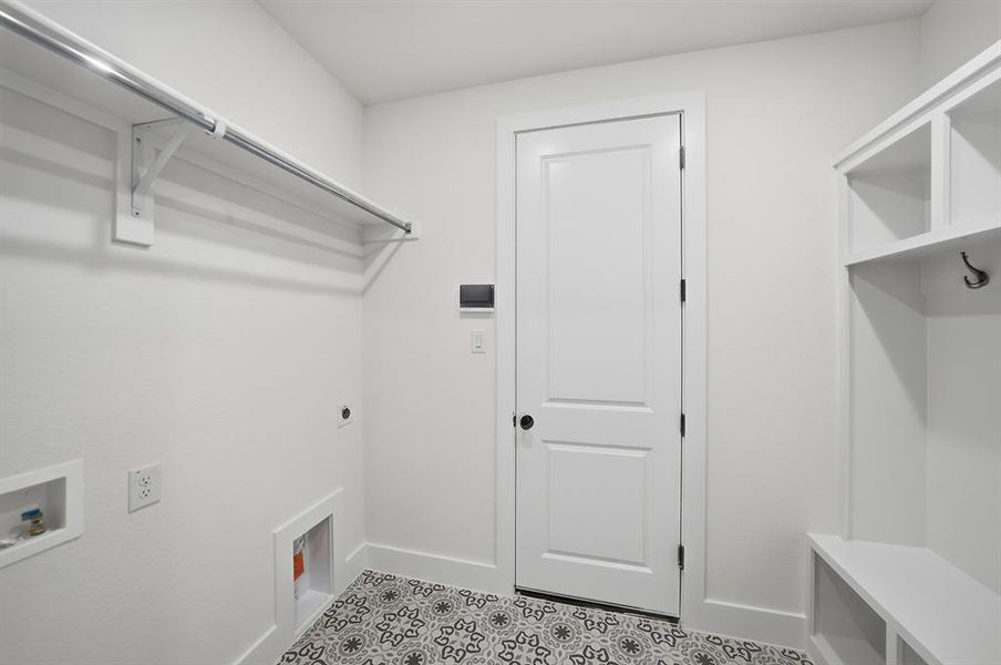 Spacious, unfurnished interior of a new home in Tavolo Park, Fort Worth (Image 31).