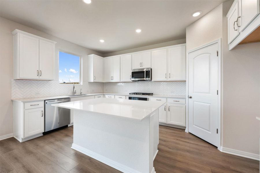 Representative images and renderings are for illustrative purposes. Actual structural options and design finishes of home may vary.