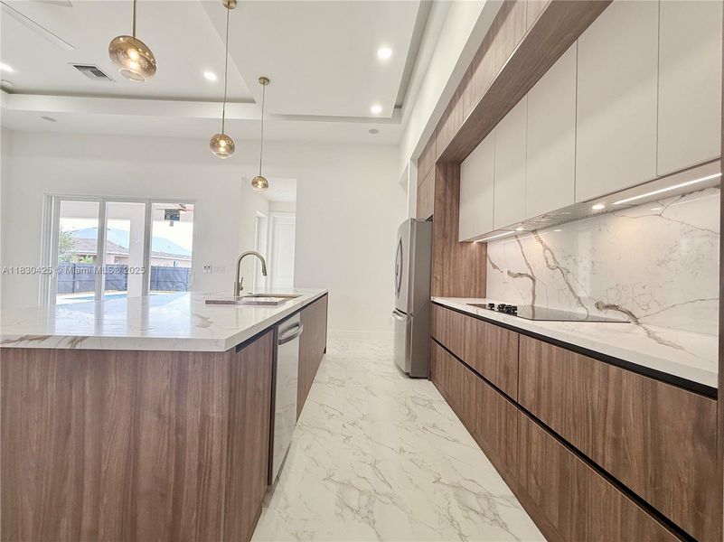 Spacious, unfurnished interior of a new home in , Cape Coral (Image 28).