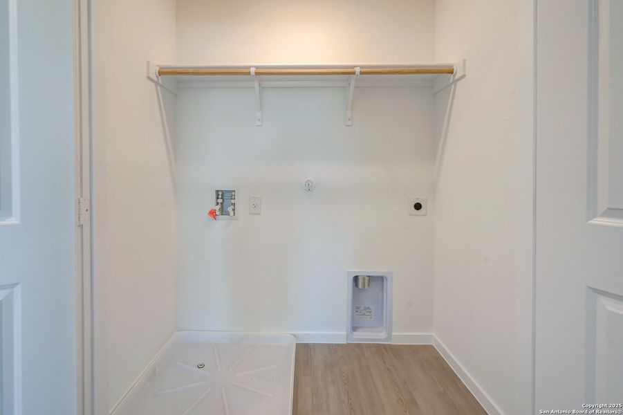 Spacious, unfurnished interior of a new home in , San Antonio (Image 19).