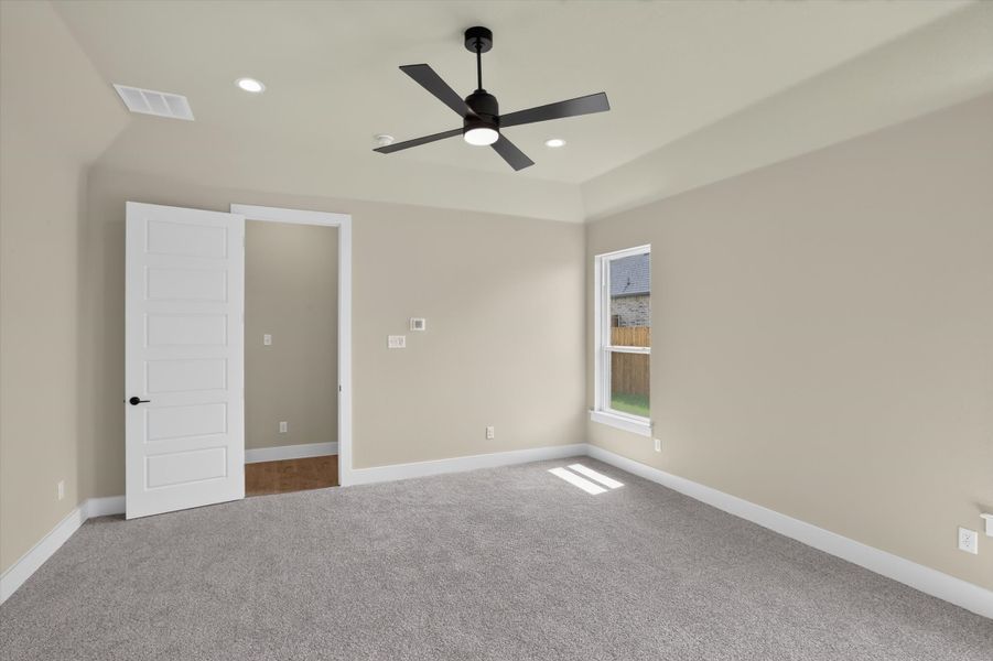 Spacious, unfurnished interior of a new home in Coyote Crossing, Godley (Image 33).