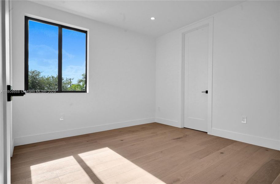 Spacious, unfurnished interior of a new home in , Miami (Image 25).