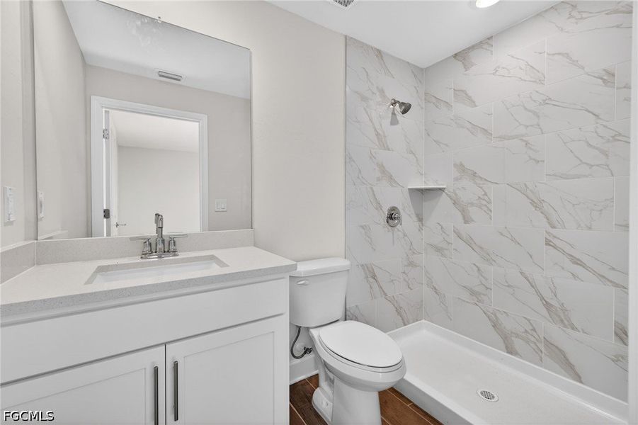 Furnished interior view inside a new home in Cape Coral, Cape Coral (Image 9).