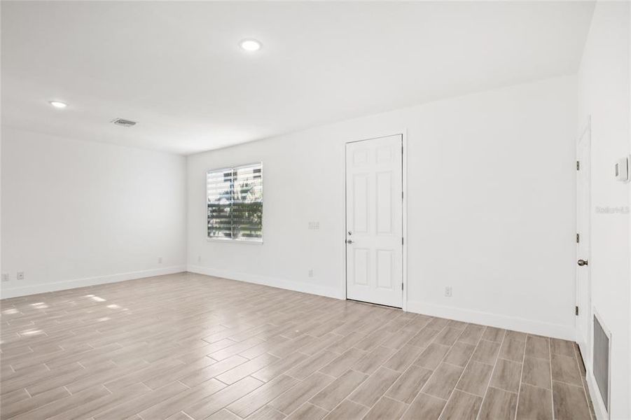 Spacious, unfurnished interior of a new home in , Rotonda West (Image 17).