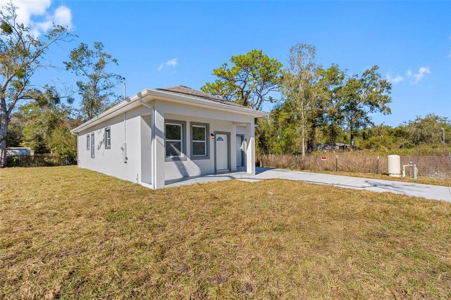 Exterior details and patio area of a home in , New Port Richey (Image 26).
