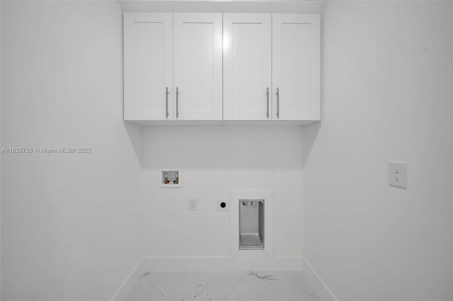 Spacious, unfurnished interior of a new home in , Lehigh Acres (Image 28).