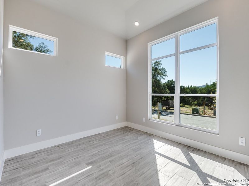 Spacious, unfurnished interior of a new home in , San Antonio (Image 25).