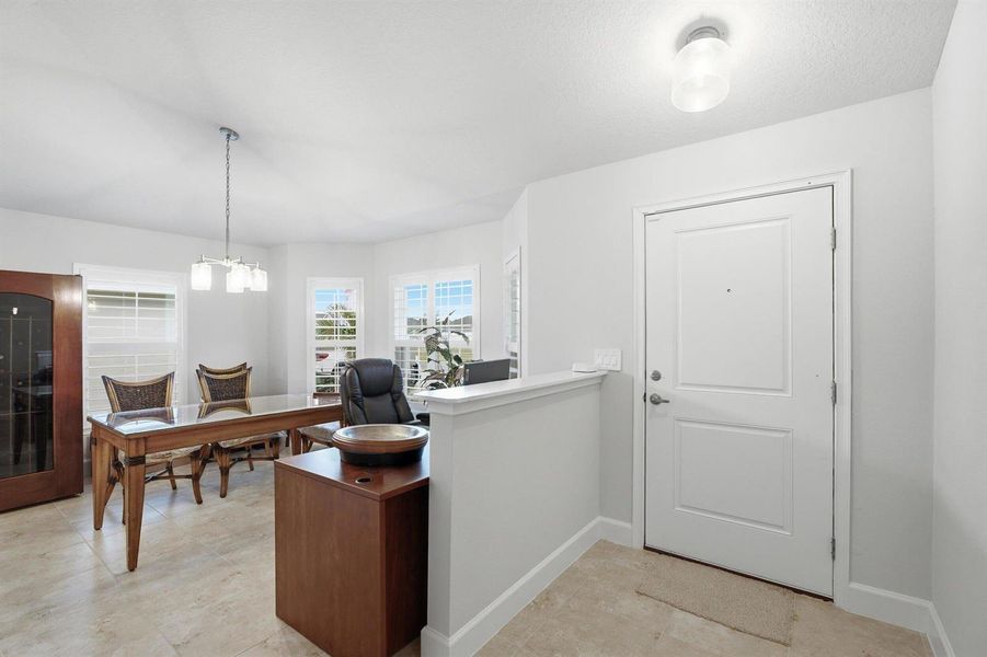 Entry/Dining