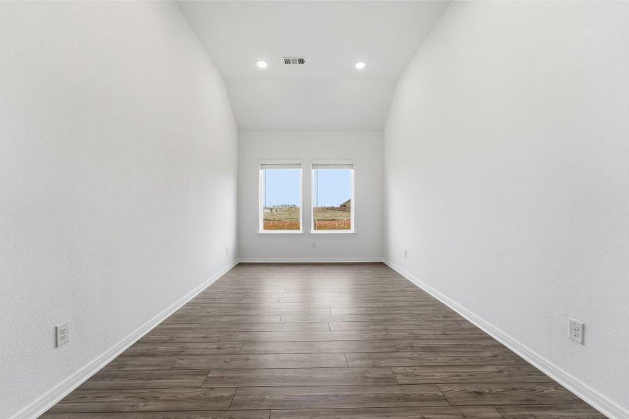 Spacious, unfurnished interior of a new home in Saddlebrook Estates, Waxahachie (Image 37).