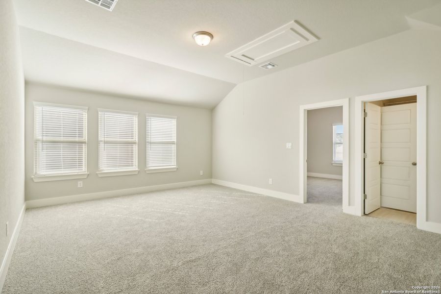 Spacious, unfurnished interior of a new home in Sagebrooke - Classic Series, San Antonio (Image 13).